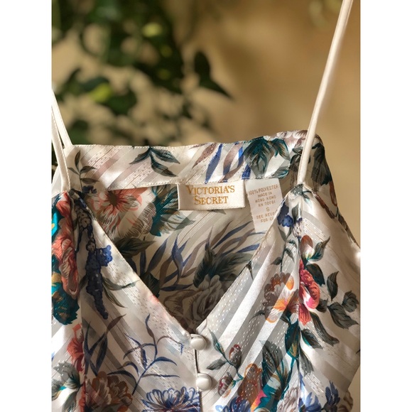 🌺 Limited Edition VS Vintage Collection Top 🌺 - Picture 3 of 3